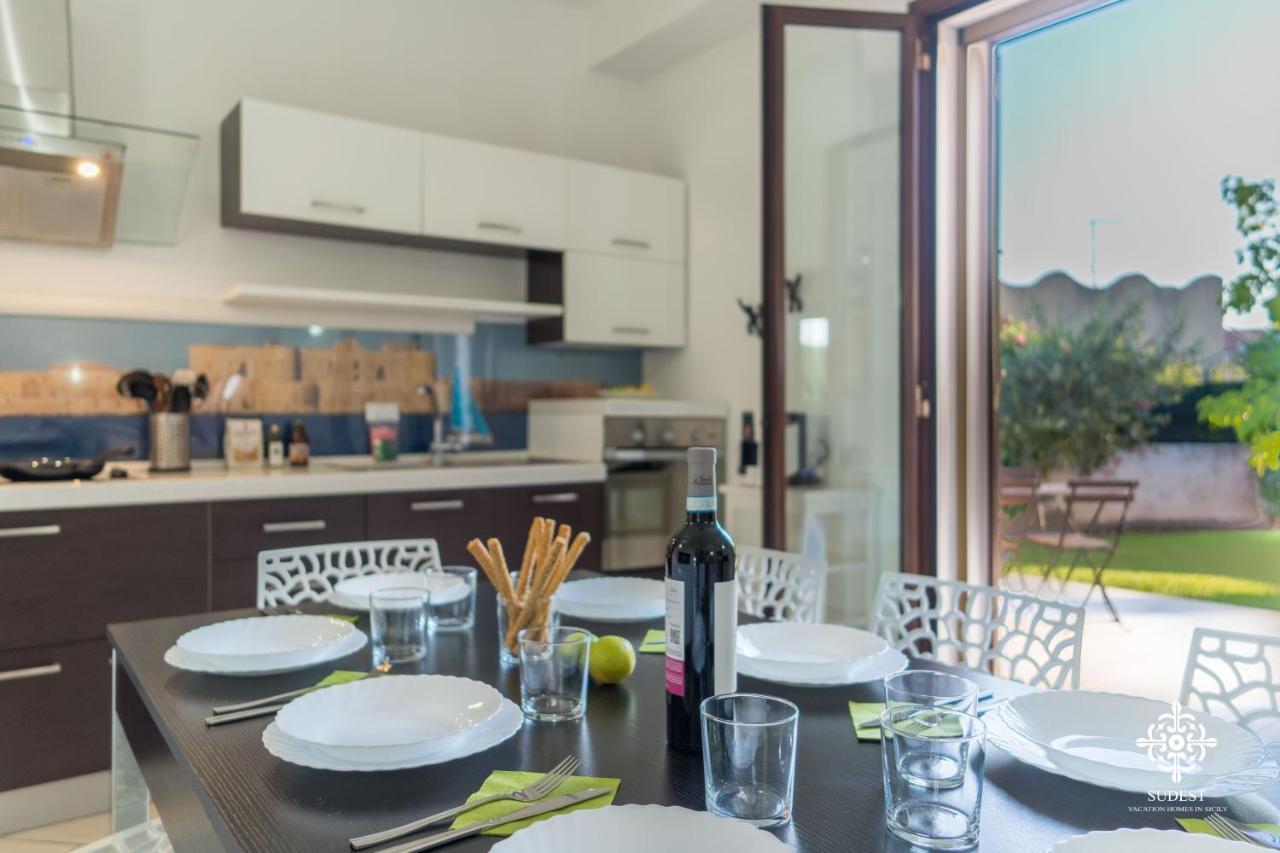 Villa Seaside - Beach Retreat With Jacuzzi Συρακούσες Εξωτερικό φωτογραφία