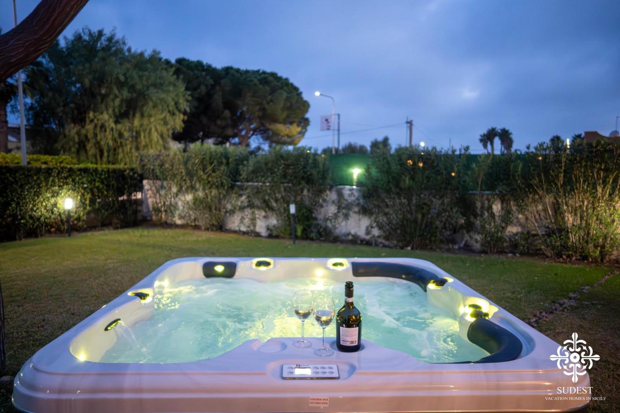 Villa Seaside - Beach Retreat With Jacuzzi Συρακούσες Εξωτερικό φωτογραφία